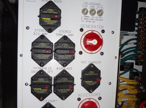 Cruisers Yachts 38 GLS I/O image