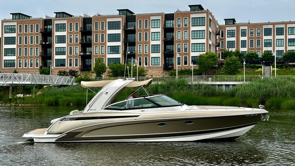 Formula 330 Crossover Bowrider