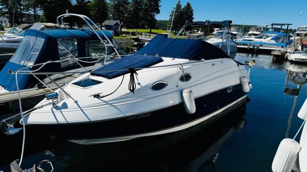 Regal 2465 Commodore