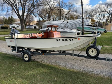 Boston-whaler NAUSET-17 image