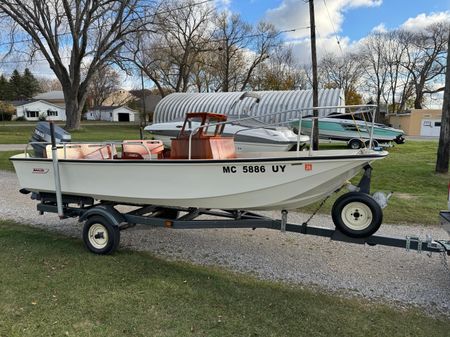 Boston-whaler NAUSET-17 image