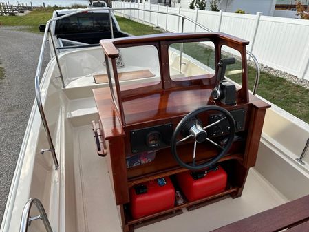 Boston-whaler NAUSET-17 image