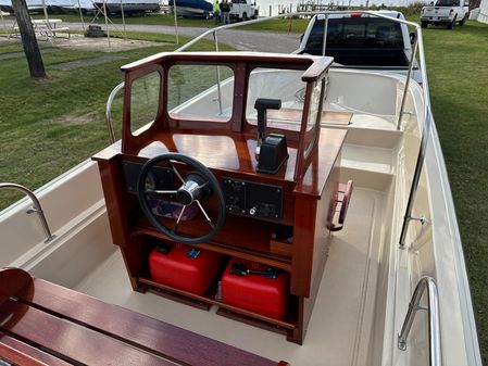 Boston-whaler NAUSET-17 image