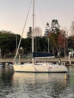 Beneteau 350 image