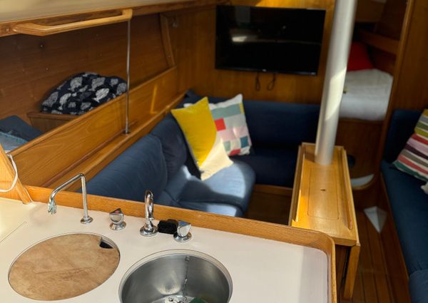 Beneteau 350 image