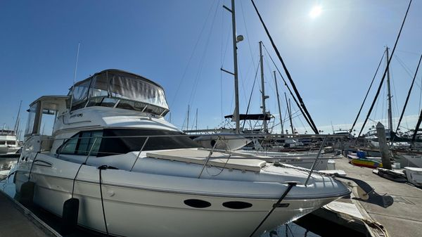 Sea Ray 380 Motor Yacht 