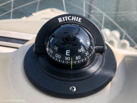 Cruisers-yachts 3650-AFT-CABIN image