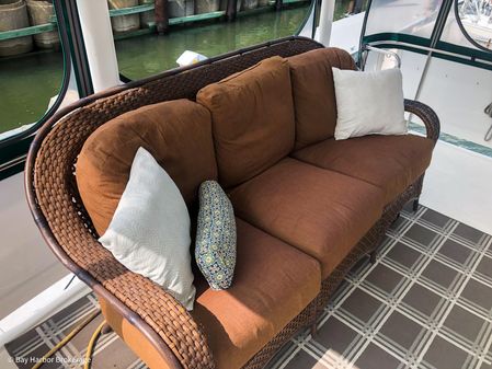 Cruisers-yachts 3650-AFT-CABIN image