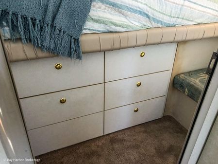 Cruisers-yachts 3650-AFT-CABIN image
