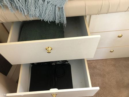 Cruisers-yachts 3650-AFT-CABIN image