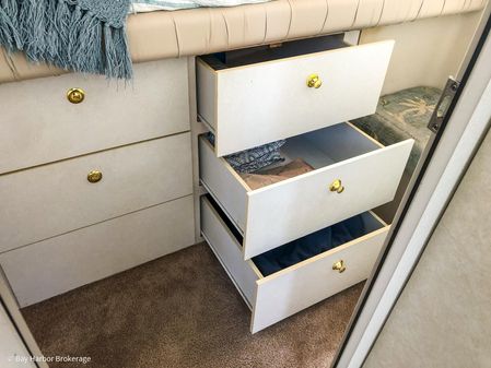 Cruisers-yachts 3650-AFT-CABIN image