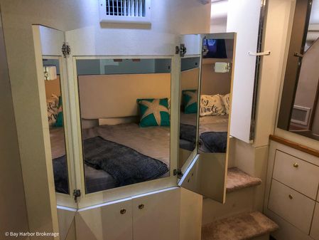 Cruisers-yachts 3650-AFT-CABIN image