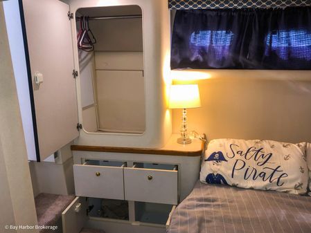 Cruisers-yachts 3650-AFT-CABIN image