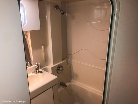 Cruisers-yachts 3650-AFT-CABIN image
