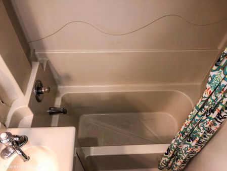 Cruisers-yachts 3650-AFT-CABIN image