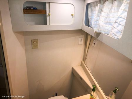 Cruisers-yachts 3650-AFT-CABIN image
