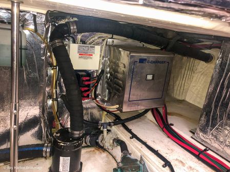 Cruisers-yachts 3650-AFT-CABIN image