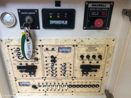 Cruisers-yachts 3650-AFT-CABIN image