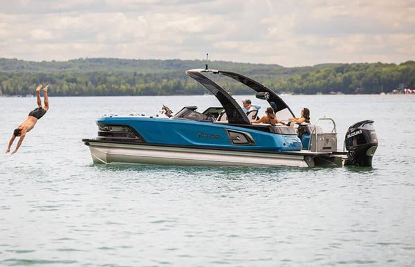 2025 Tahoe Pontoon Grand Tahoe Elite WIndshield