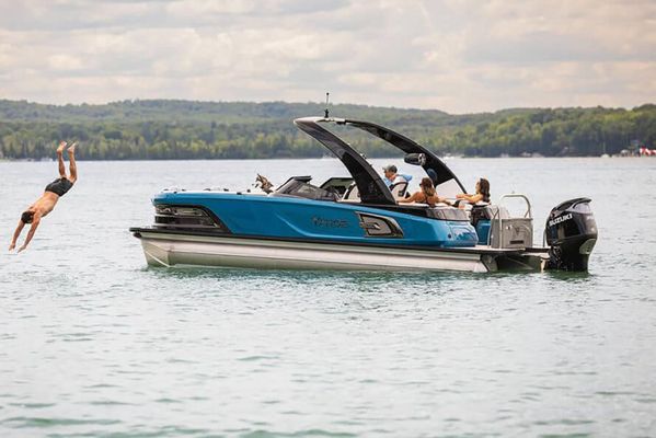 Tahoe-pontoon GRAND-TAHOE-ELITE-WINDSHIELD - main image