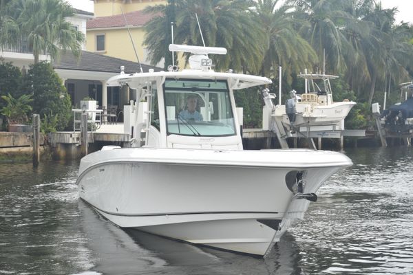 Boston Whaler 350 Outrage - main image