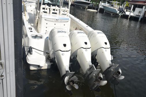 Boston Whaler 350 Outrage image