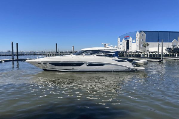 Sea Ray 47 Sundancer - main image