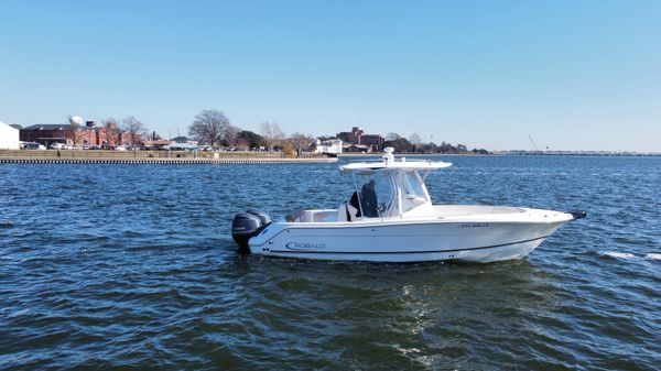 Robalo R300 Center Console 