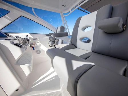 Albemarle 31 Dual Console image