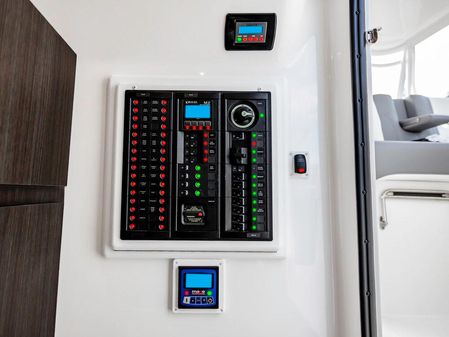 Albemarle 31 Dual Console image
