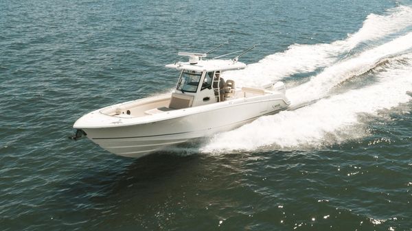 Boston Whaler 33 OUTRAGE 