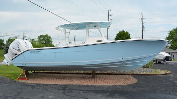 Cobia 320 Center Console