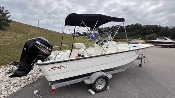 Boston Whaler 17 Montauk 