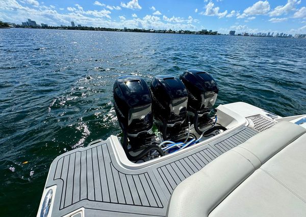 Sea Ray SLX 400 image