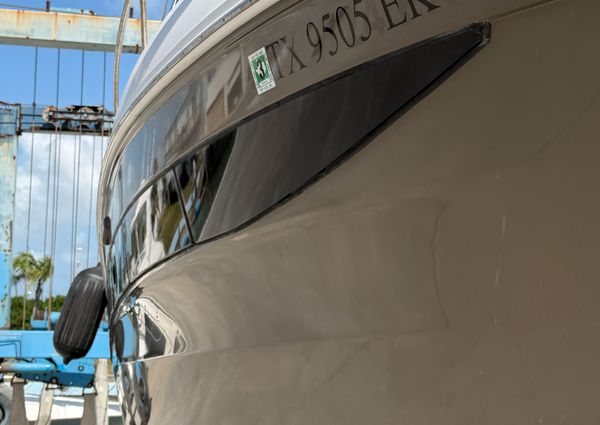 Sea Ray 370 Venture image