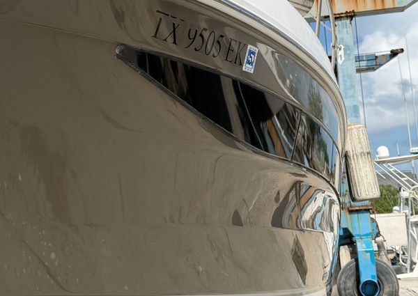 Sea Ray 370 Venture image