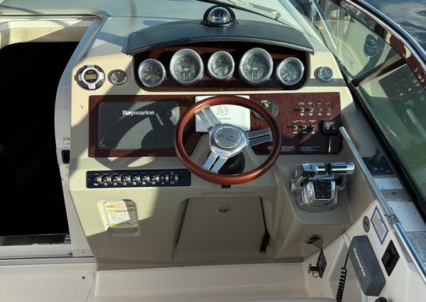 Sea Ray 370 Venture image