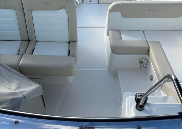 Sea Ray 370 Venture image