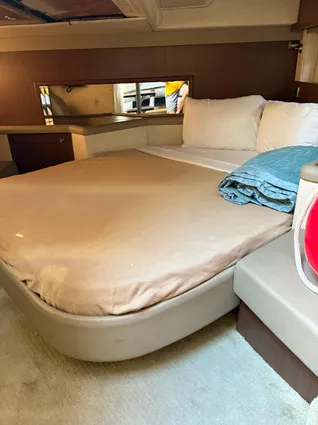 Sea Ray 370 Venture image