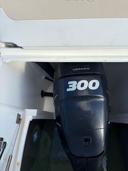 Sea Ray 370 Venture image