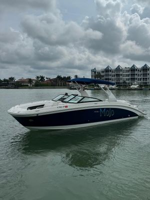 Sea Ray 27 SDX - main image