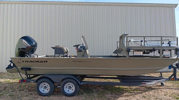 Tracker Grizzly 2072 CC Sportsman Boats For Sale - White River Factory  Outlet in United States