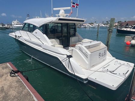 Tiara Yachts 44 Coupe image