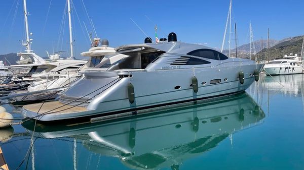 Pershing 76