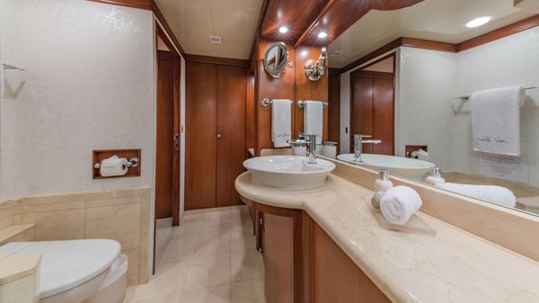 Heesen 145 image