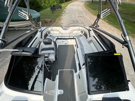 Yamaha Boats 212X image