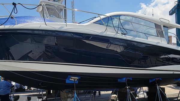 Sealine C335V