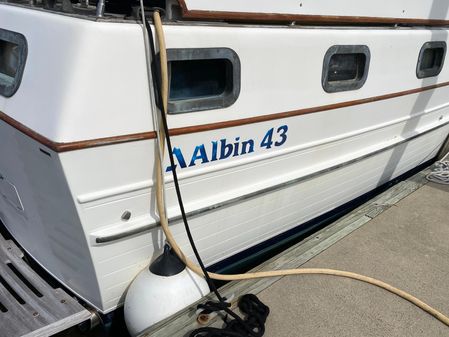 Albin 43 Sundeck image