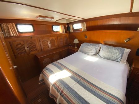 Albin 43 Sundeck image