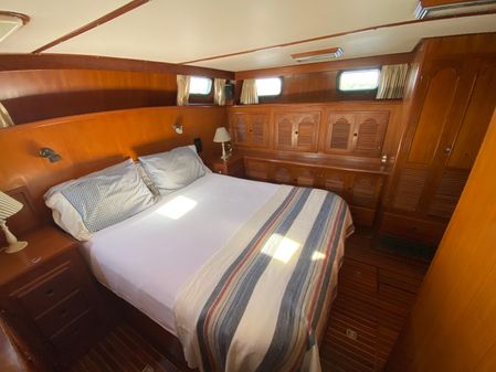 Albin 43 Sundeck image